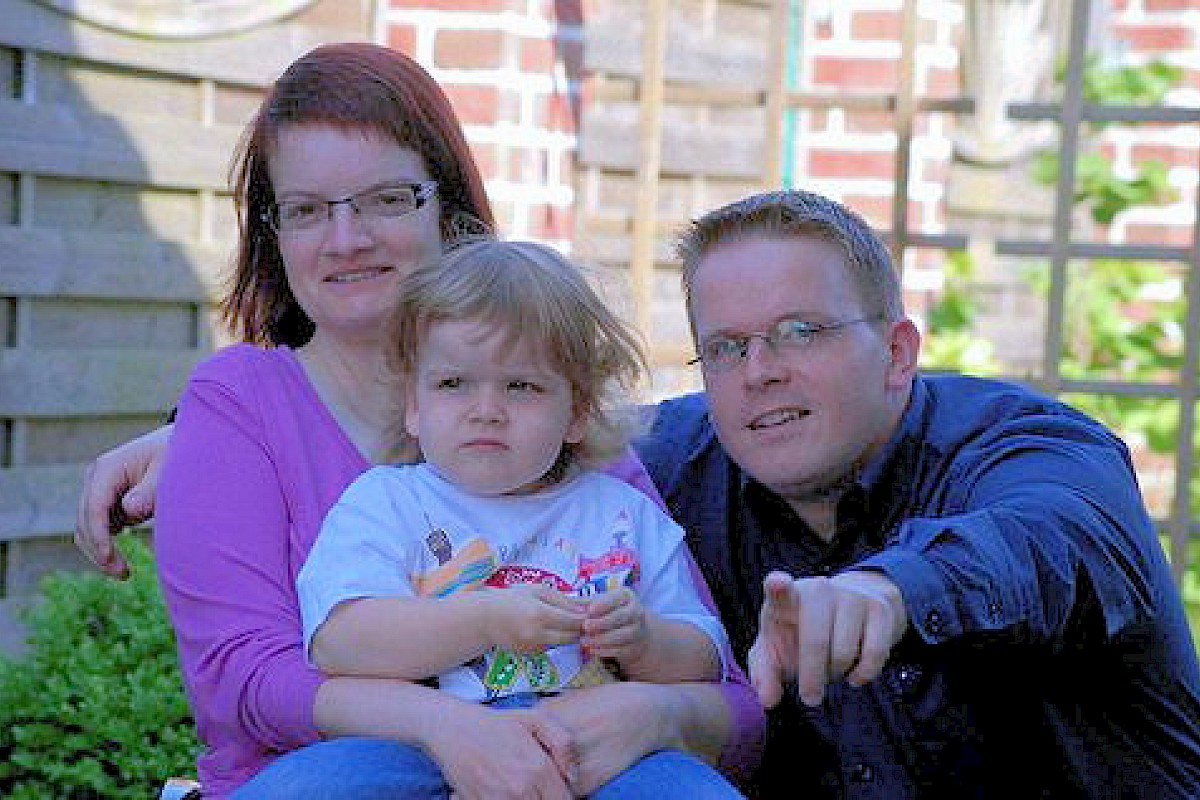 Tanja Ostgathemit Tochter Pauline und Ehemann Christian (Foto: Konert)