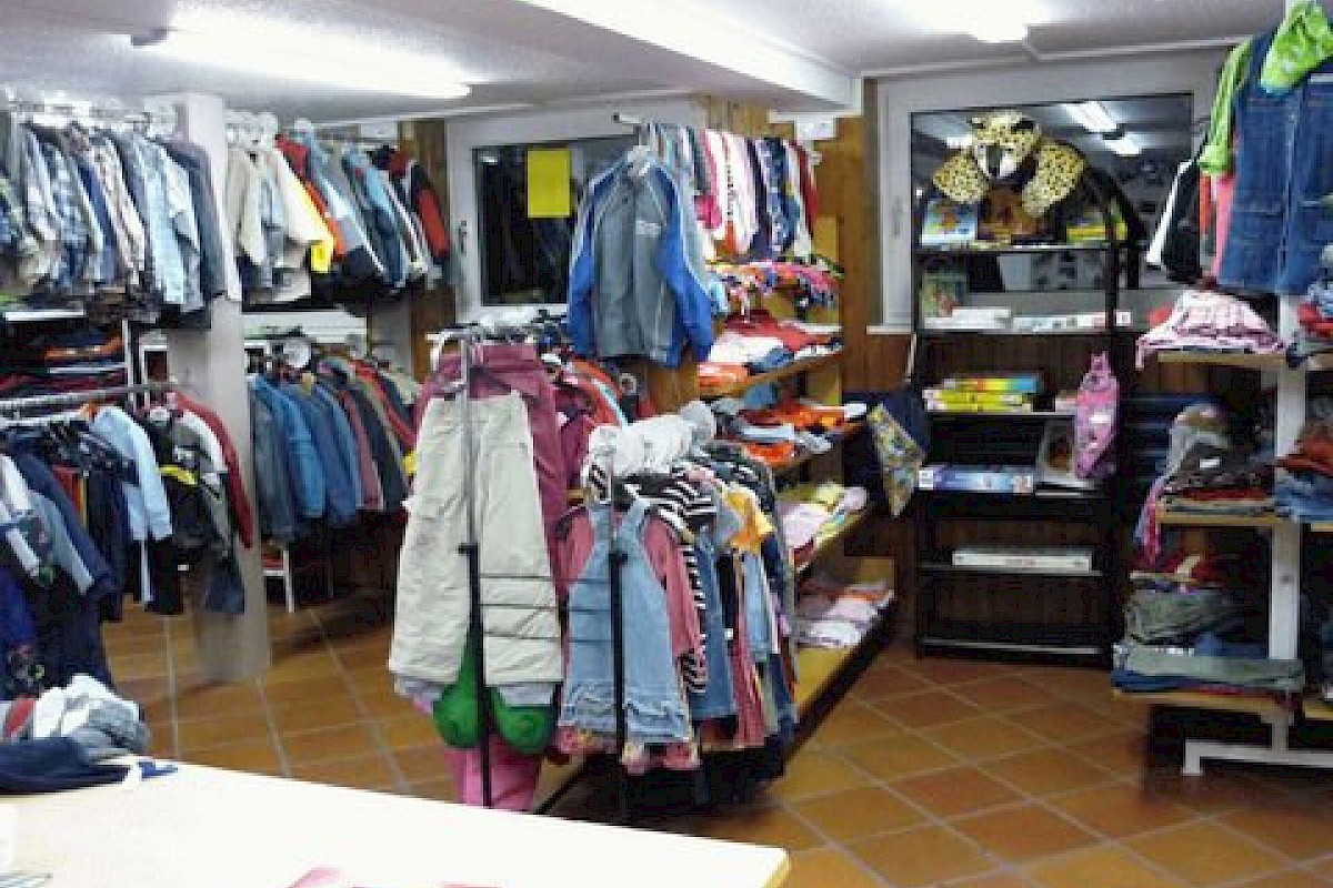 Die Kleiderbörse ist prall gefüllt. Foto: pd