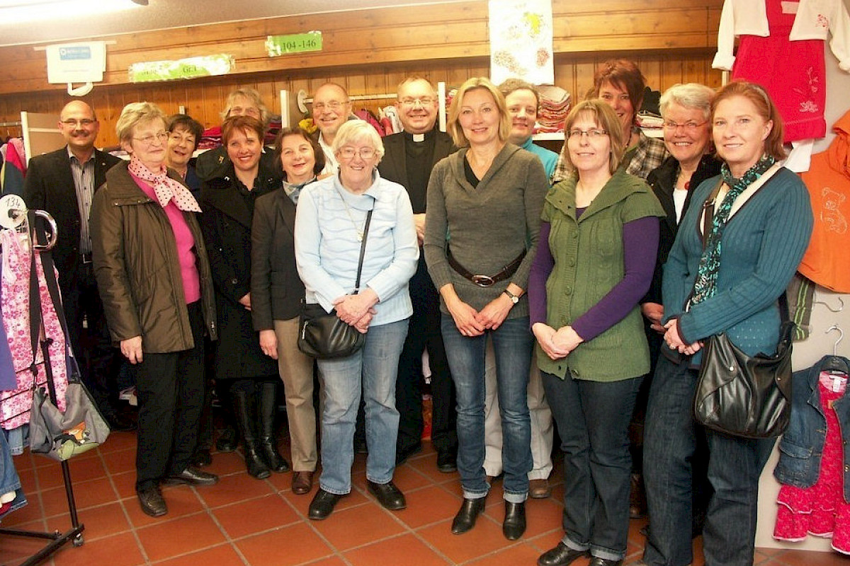 In den Räumen der „Aktion Gänseblümchen“ informierte sich Dr. Christoph Hegge über deren Wirken. Foto: Plettenberg